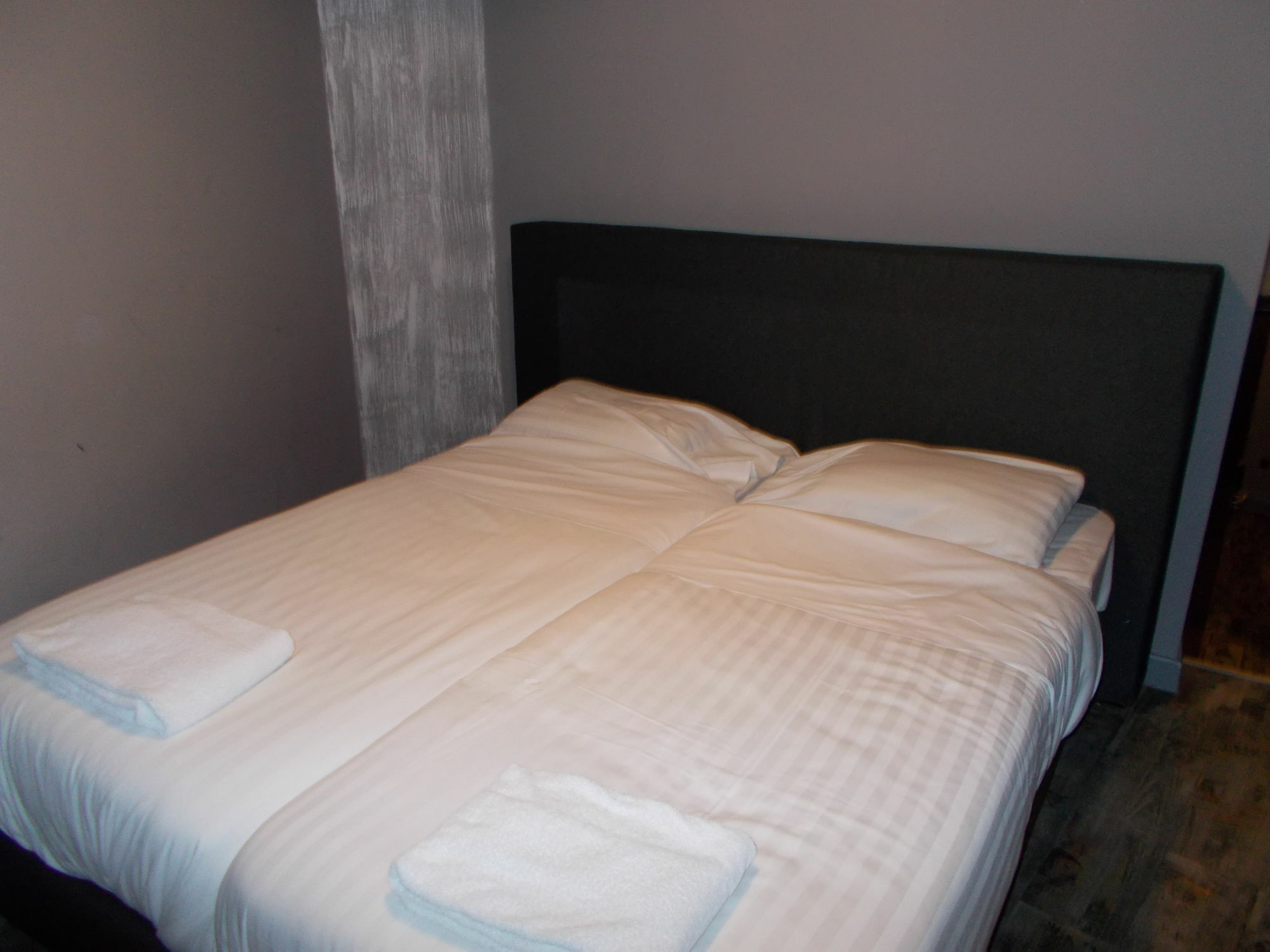 Urban City Centre Hostel Brussel Bagian luar foto